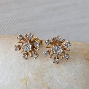 Snowflake Earrings Gold Tone with Rhinestones. Super cute. Dainty. Winter. Star